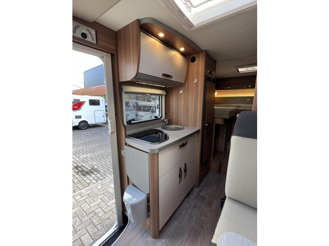 Weinsberg 600 MEG CaraCompact Single Beds Awning 2X Air Conditioning Bicycle Rack photo: 11