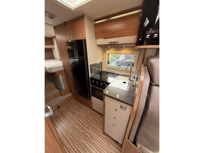 Adria Coral 670 SL Lengtebedden  foto: 11