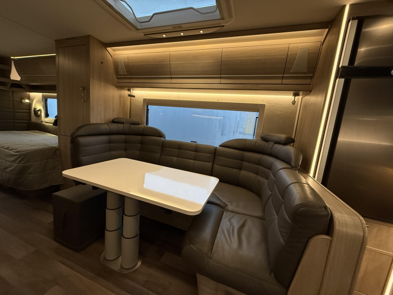 Kabe Royal 780 TDL Front Kitchen - Komplett Foto: 7