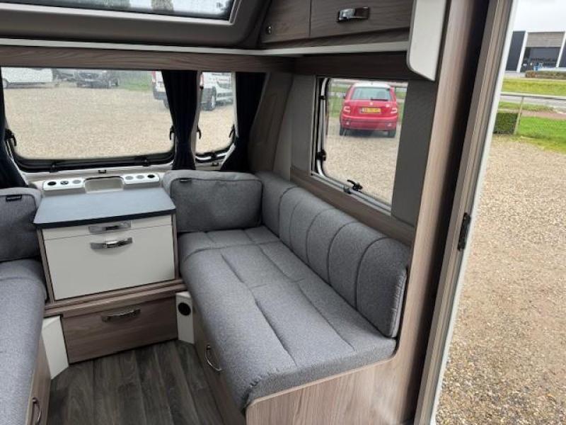 Sprite Mondial 470 SE frans bed  foto: 8