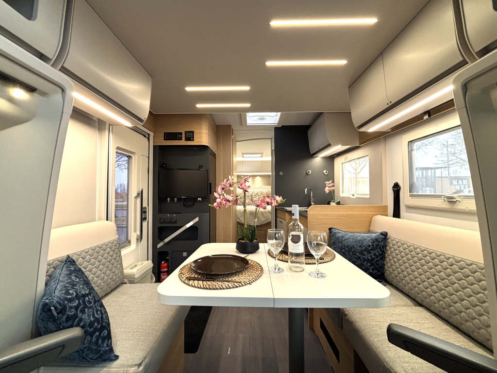 Adria Matrix 650 DC QUEENSBED + HEFBED + FACE TO FACE 2023 foto: 18
