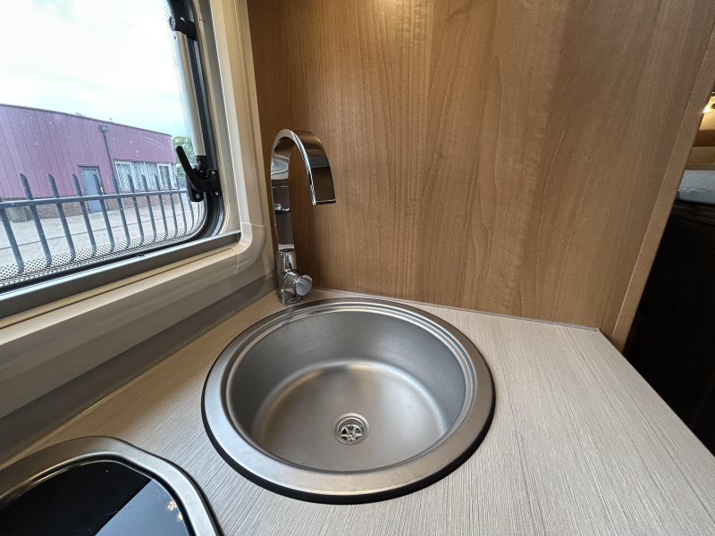 Knaus Van I 600 ME Hefbed, Solar, Schotel  foto: 13