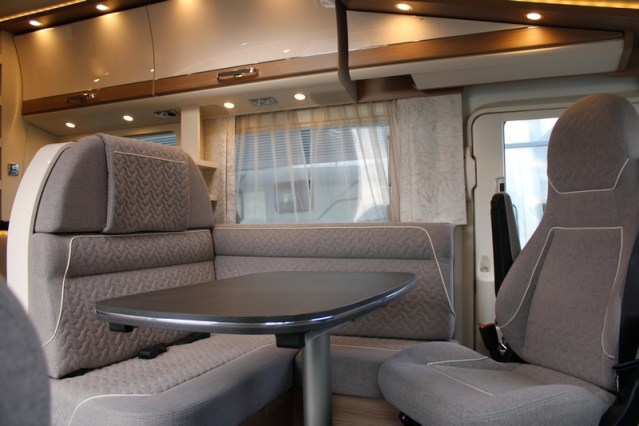 Robusto Carthago Integral Malibu I 460 LE Fiat AUTOM&Aacute;TICO 180 CV camas individuales y cama abatible (118 foto: 31