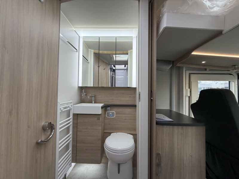 Frankia F-Line 740 PLUS Asiento redondo Cama longitudinal Aire acondicionado foto: 22