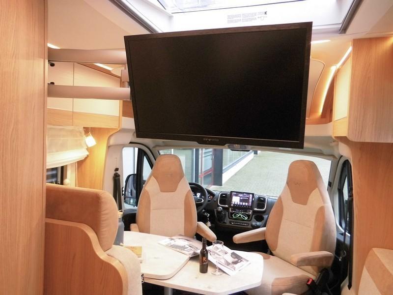 LMC Cruiser V 646 G DEMO MET LEVELSYSTEEM !  foto: 9