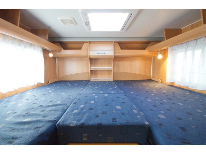 Dethleffs Globebus T 004 halfintegraal camper  foto: 14