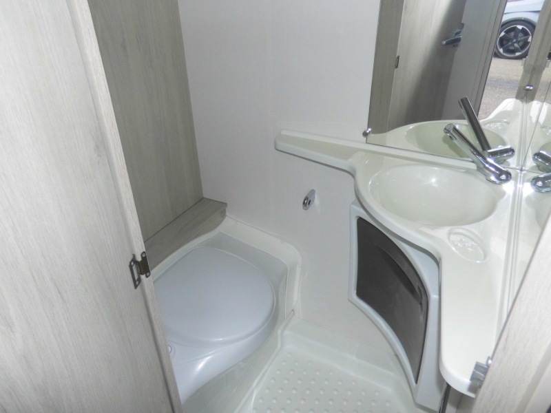Caravelair Antares 400 Auvent cassette. photo : 5
