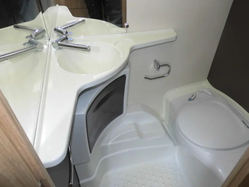 Caravelair Antares 440 Voortent, instapbeugel  foto: 5