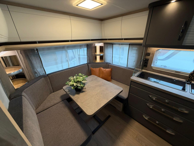 Hobby De Luxe 460 UFE  foto: 2