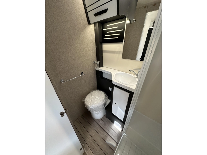 McLouis Glamys 320 8-Person Alcove 140HP photo: 14