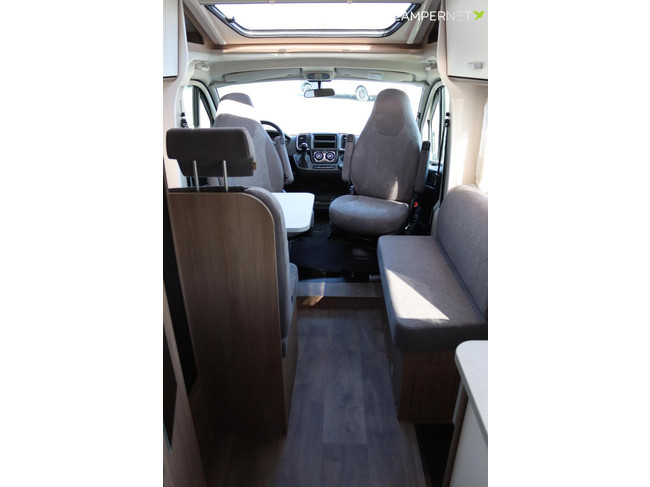 Carado V347 Pro+ Fiat 140cv Autom&aacute;tico | &iexcl;Nuevo modelo! | Alta capacidad de carga | Toldo | Versi&oacute;n compacta | Camas longitudinales | Ba&ntilde;o Vario foto: 8