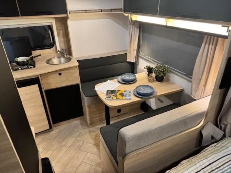 Caravelair Sport-Line 410 zwart met lichtgrijs  foto: 12