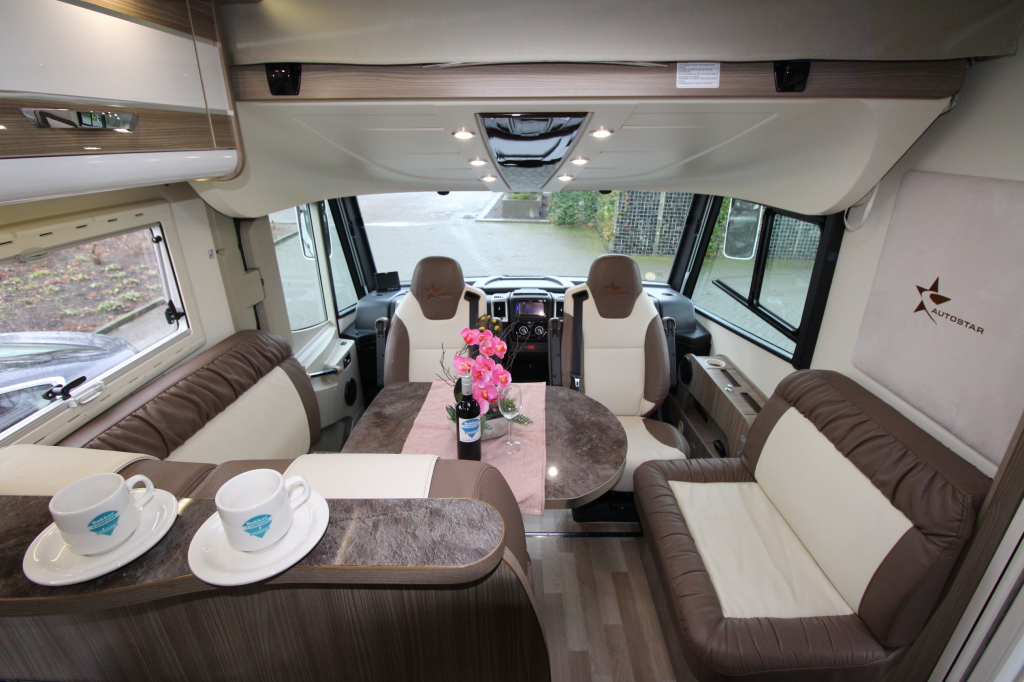 Rapido/Autostar/Hymer. Privilege i650 LC foto: 12