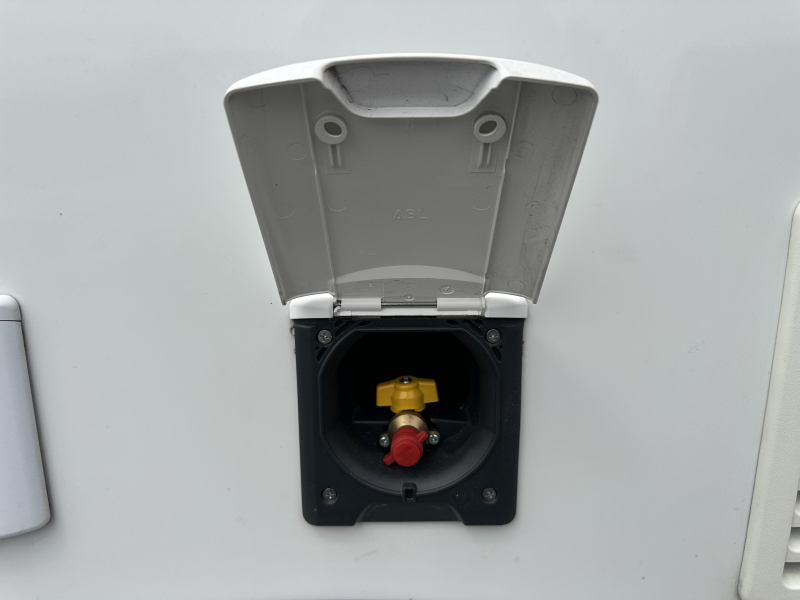 Hymer Exsis 580 PURE E&P leveling system photo: 9