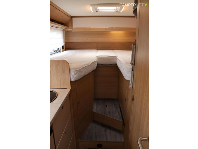 LMC Cruiser V646 140pk Automaat | HEO safe sloten | Thule luifel | Trekhaak | Lengtebedden | Bearlock | Panoramadak | Compact model foto: 14