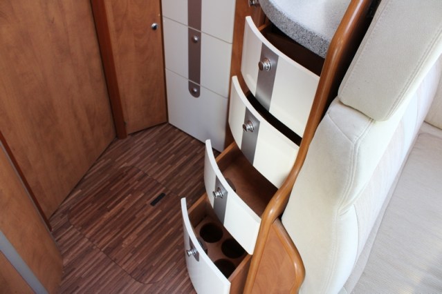 Carthago Chic C Line I 5.0 1e eigenaar Fiat 3.0 liter 160 pk 4250 kg chassis enkele bedden 5 zitplaatsen (122  foto: 39