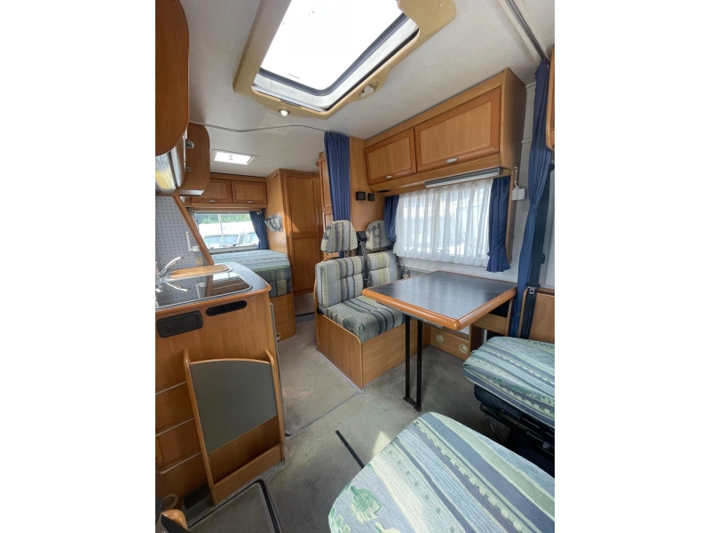 Hymer B 674 Vastbed Hefbed  foto: 6