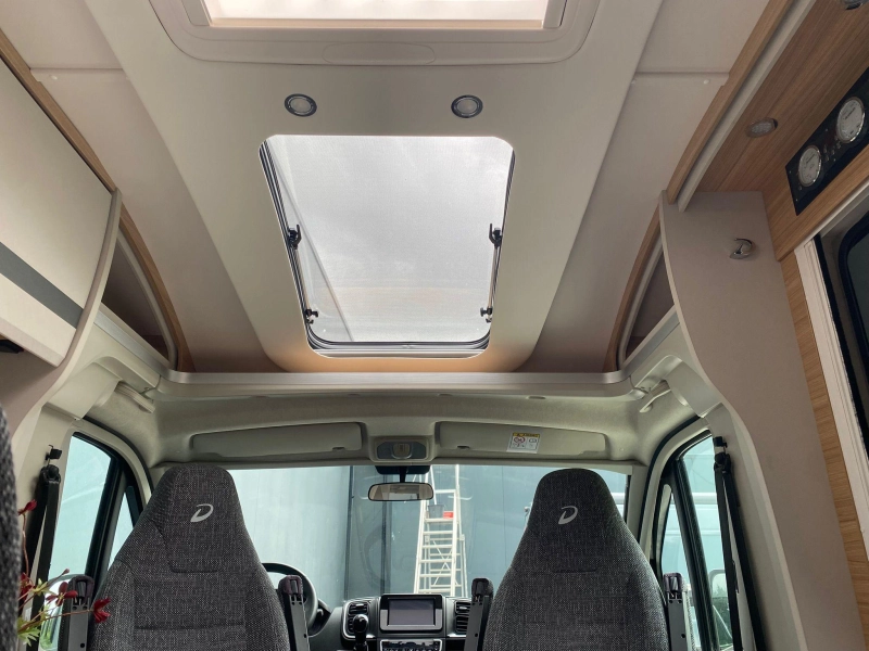 Dethleffs Globebus T 6 - Hoher K&uuml;hlschrank Foto: 10