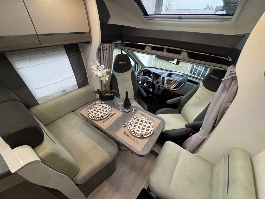 Chausson Titanium 628 AUTOMAAT QUEENSBED CAMERA ZONNEPANEEL foto: 1