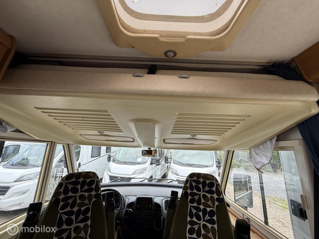Hymer B 654 Fransbed + Hefbed / Airco op motor! foto: 10