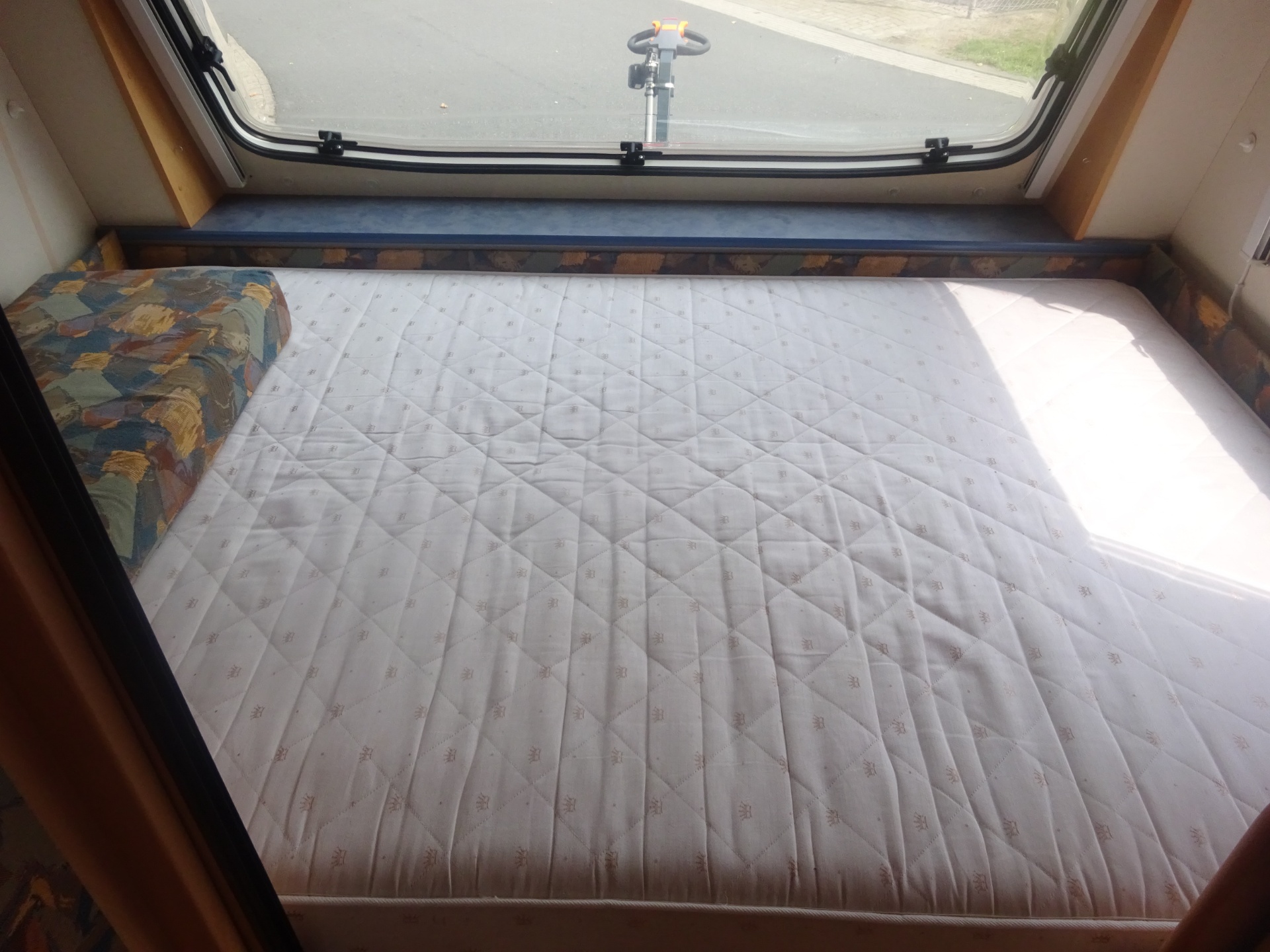 Hobby De luxe 440SF Met Brede Keuken +Vast Bed en Treinzit foto: 9