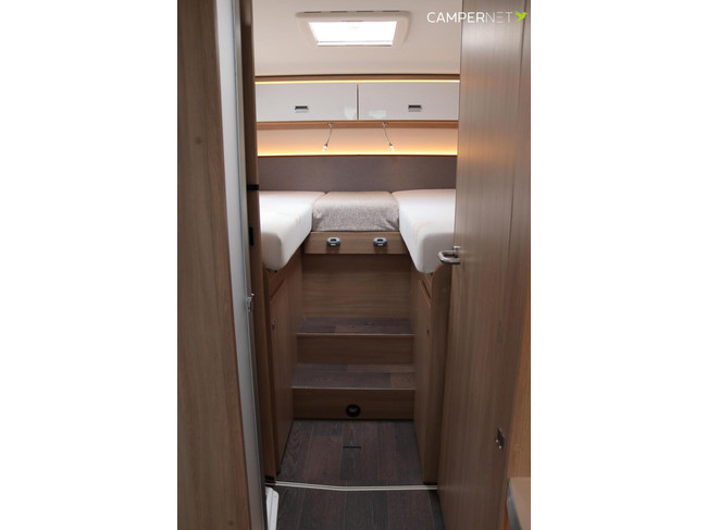Laika caravans s.p.a. KOSMO 509L 160pk Automaat | Lengtebedden | Gescheiden douche | LPG installatie | Zonnepanelen | Bearlock | Luife foto: 14