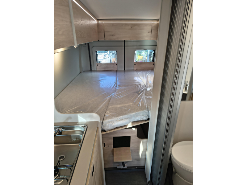 Dethleffs Globetrail 640 ES - automaat - slaapdak  foto: 13