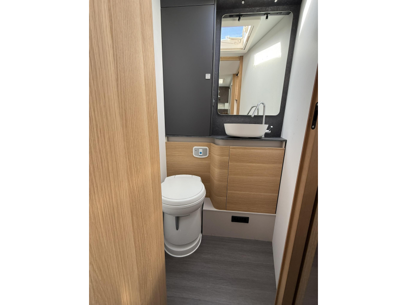 Adria Matrix Plus 670 SC Queensbed - AUTOMAAT  foto: 17