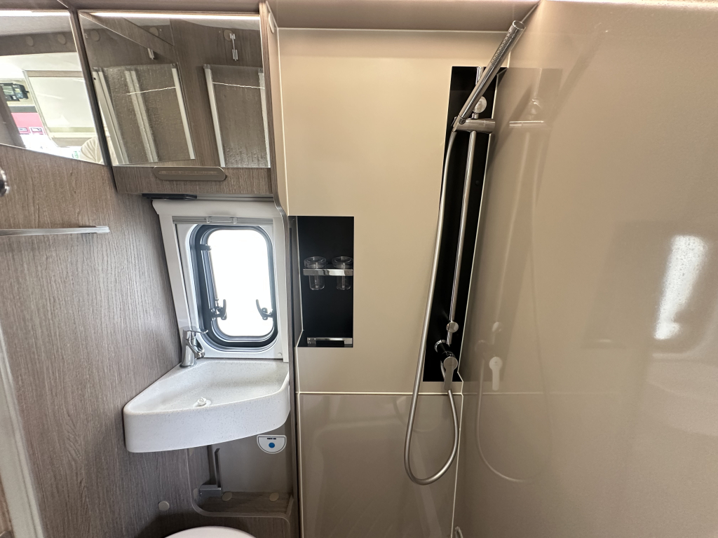 CHALLENGER V217 PREMIUM foto: 11