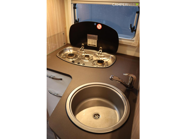 Bürstner Ixeo Time 726 G 165pk | 5e zitplaats | Zonnepanelen | Hefbed | Achteruitrijcamera| Thule lift fietsendrager | Lengtebedden | Bea foto: 11