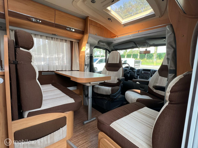 Adria CORAL S 690SP 160PK Queensbed Luifel Zonnepaneel Oven foto: 5