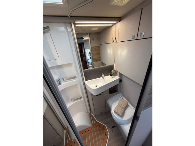Hymer Exsis T 580 Automaat 9G 2020 Zonnepanelen! Trekhaak! foto: 23