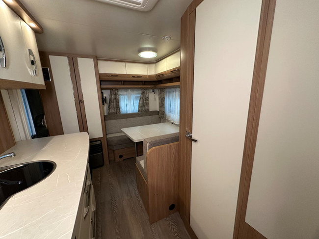 Hobby De Luxe 440 SF photo: 20