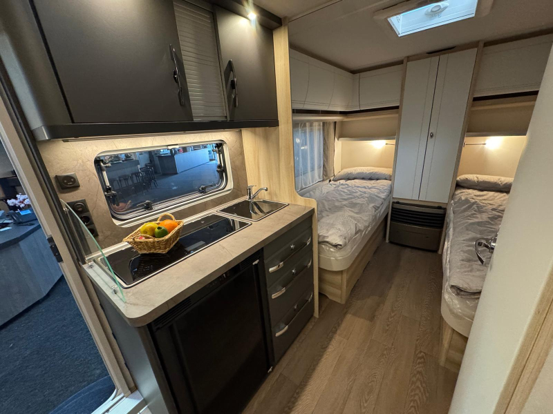 Hobby De Luxe 460 LU foto: 1