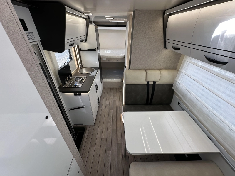 McLouis Glamys 320 8-Person Alcove 140HP photo: 4