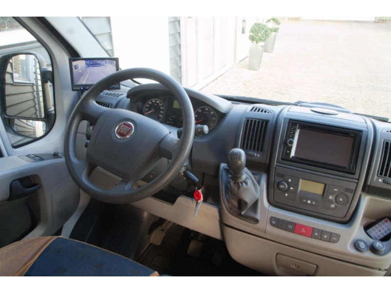 Dethleffs Globebus T 004 halfintegraal camper  foto: 10