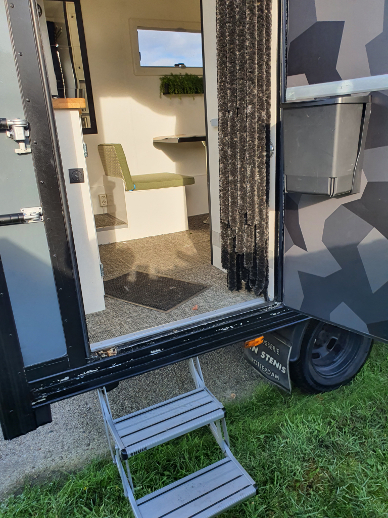 Iveco  2.3 TD Expeditie Camper off-grid met zonnepanelen. foto: 4