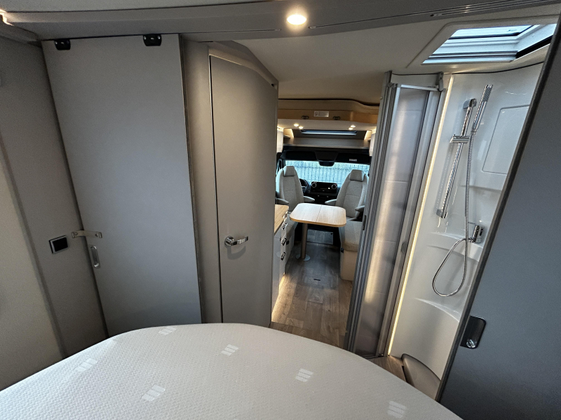Hymer Tramp 695 S Mercedes/Queensbed/hefbed  foto: 7