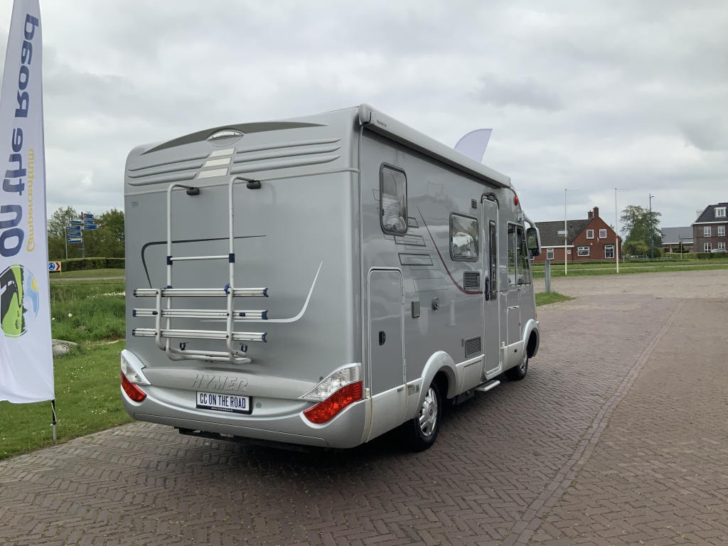 Hymer B 504 SL Integral, Equipado con cama individual trasera y cama abatible delantera, aire acondicionado de motor, chasis Alko, etc., A&ntilde;o 2009 Camper centrum on the road foto: 32