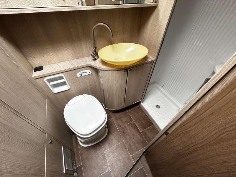 Bürstner Nexxo 580 T Hefbed/2015/5.8M/Euro-5!  foto: 11