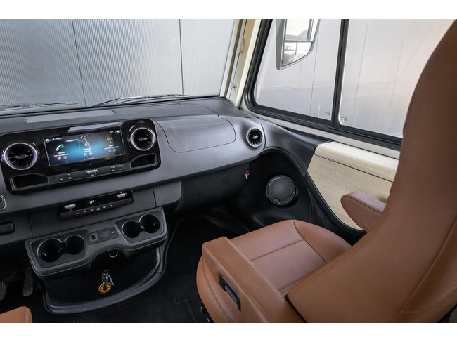 Hymer BMC-I 580 Drop-down bed | Solar | Bicycle rack | Automatic | Drop-down bed | Solar | Bicycle rack | 9-speed Auto photo: 10