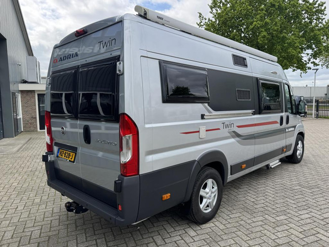 Adria Twin 640 SLX Enkele bedden 6.40m foto: 2