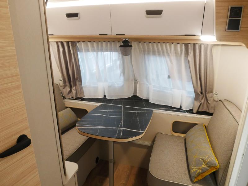 Eriba Touring 430 Gratis mover en luifel  foto: 9