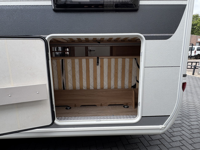 Hobby De Luxe 545 KMF mit ETAGENBETT UND GARAGE **6 Schlafpl&auml;tze/Truma Mover/1. Besitzer/Truma/Leichtmetallfelgen/Sehr gepflegter Wohnwagen** Foto: 14
