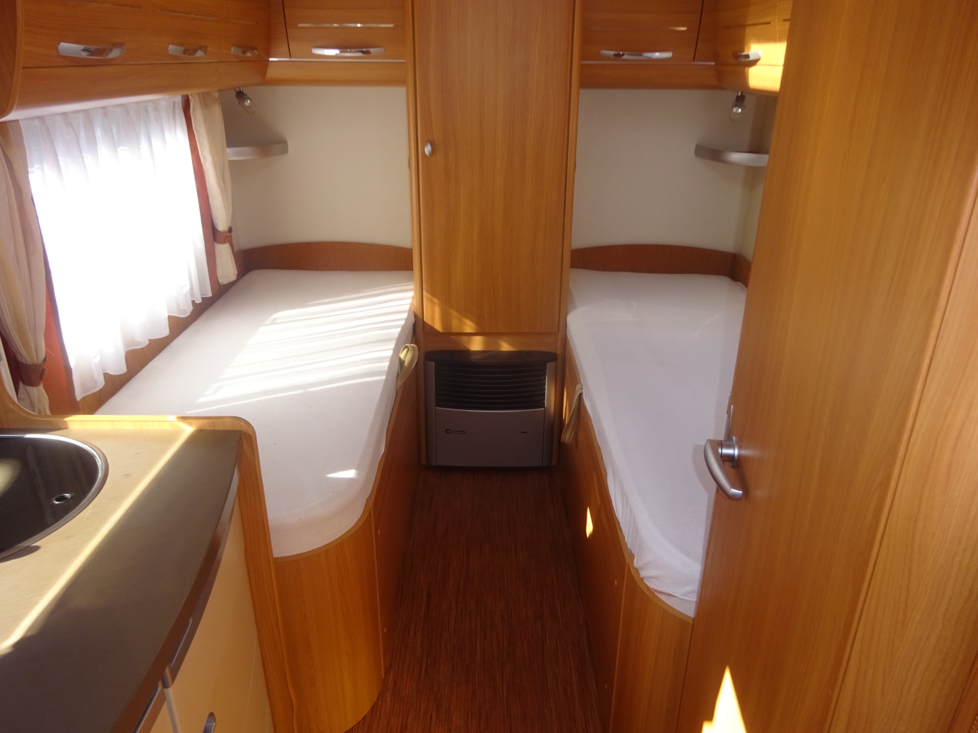 Hobby De luxe 460 LUEnkele Bedden+Rondzit+Mover foto: 12