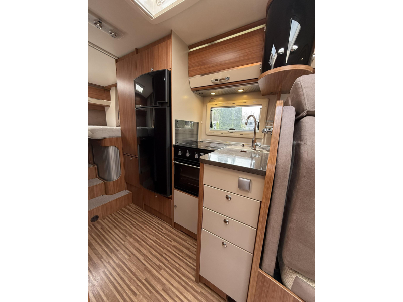 Adria Coral 670 SL Lengtebedden  foto: 10