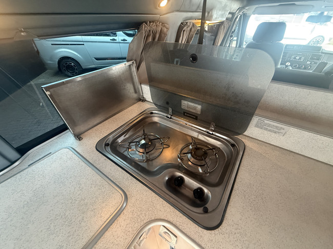 Westfalia ford nugget 4 plazas aire acondicionado techo elevable llantas de aleaci&oacute;n calefacci&oacute;n estacionaria enganche de remolque panel solar bearlock foto: 18