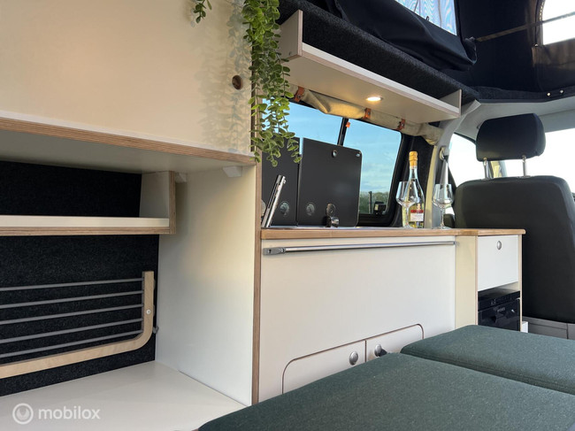 Volkswagen T6 2017 L1H1 zwart foto: 5