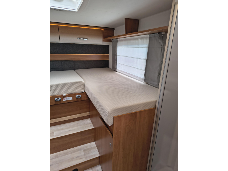 Dethleffs Trend T 7057 EB -9 traps automaat-hefbed  foto: 14