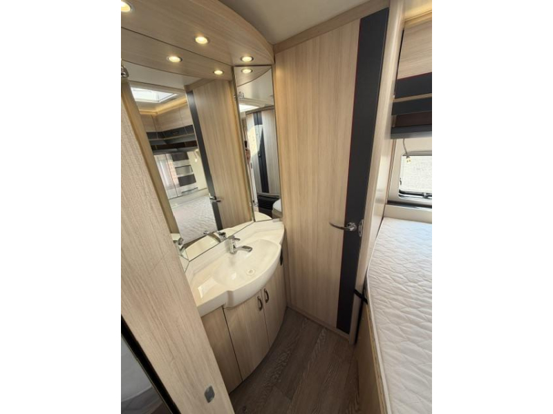 Hobby De Luxe Edition 460 UFE Incl. Luifel en Mover  foto: 16